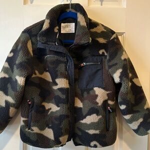 ZARA kids sz 6 cozy green camo fleece jacket w/ cute orange toggle zip accents.